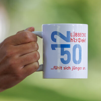 Bild vergr&ouml;&szlig;ern: Merchandising-Artikel zum Stadtjubil�um 2025
