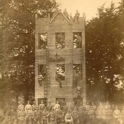 Bild vergr&ouml;&szlig;ern: Steigerturm der Freiwilligen Feuerwehr L�bbecke, um 1890