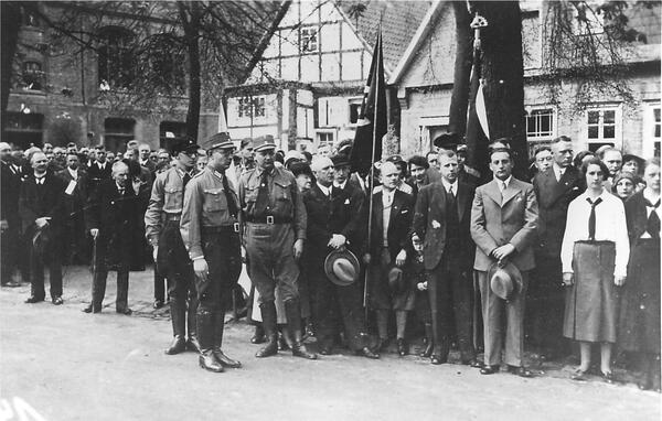 Bild vergrößern: Maikundgebung und Gottesdienst, Marktplatz LK, 1933